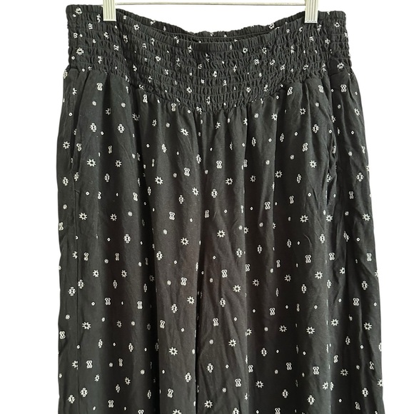 Torrid Pants Womens Black Print Wide Leg Plus Trousers Flowy Pockets size 1R - Picture 6 of 17
